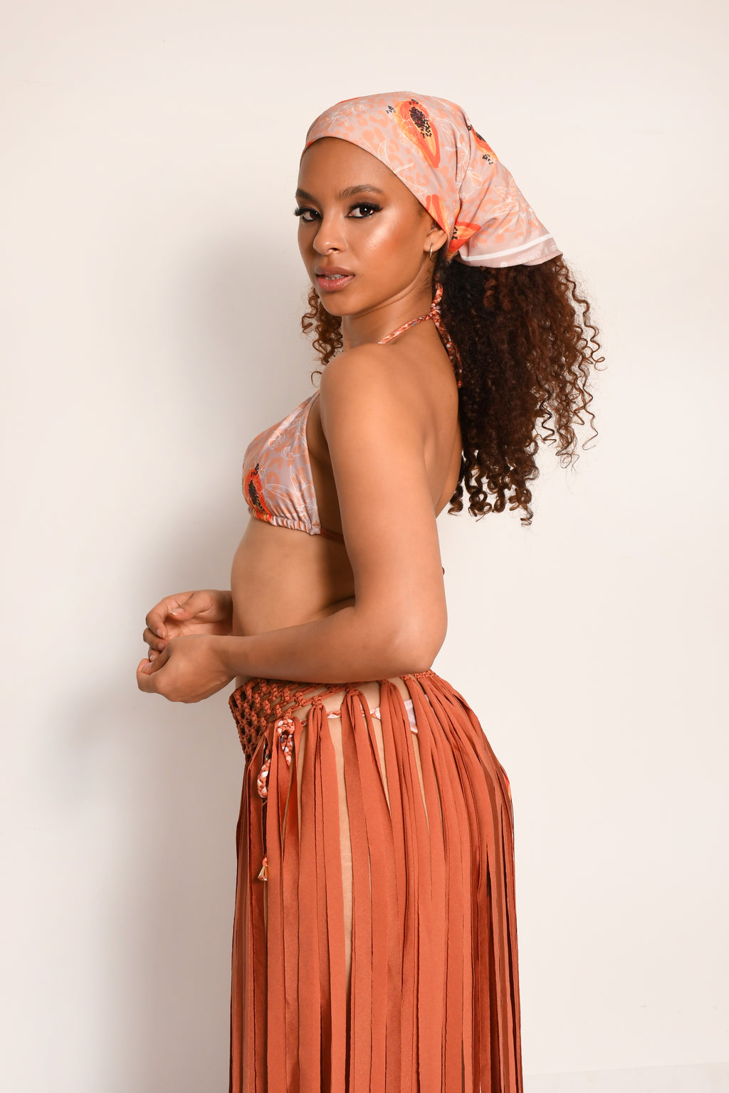 Falda tejida por artesanas en macrame MOOREA